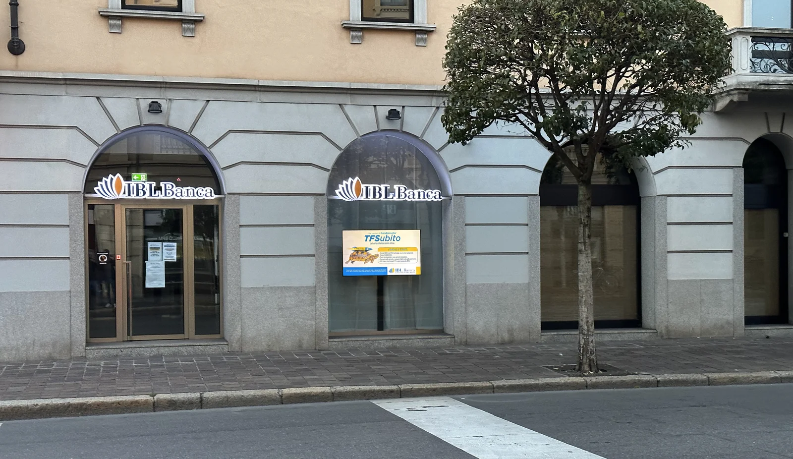 IBL Banca branch with a monitor in the window facing the street